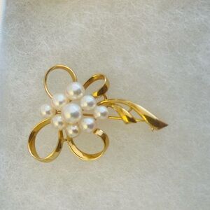 Mikimoto 18 K Gold Pearl Brooch Swirl Design Vintage